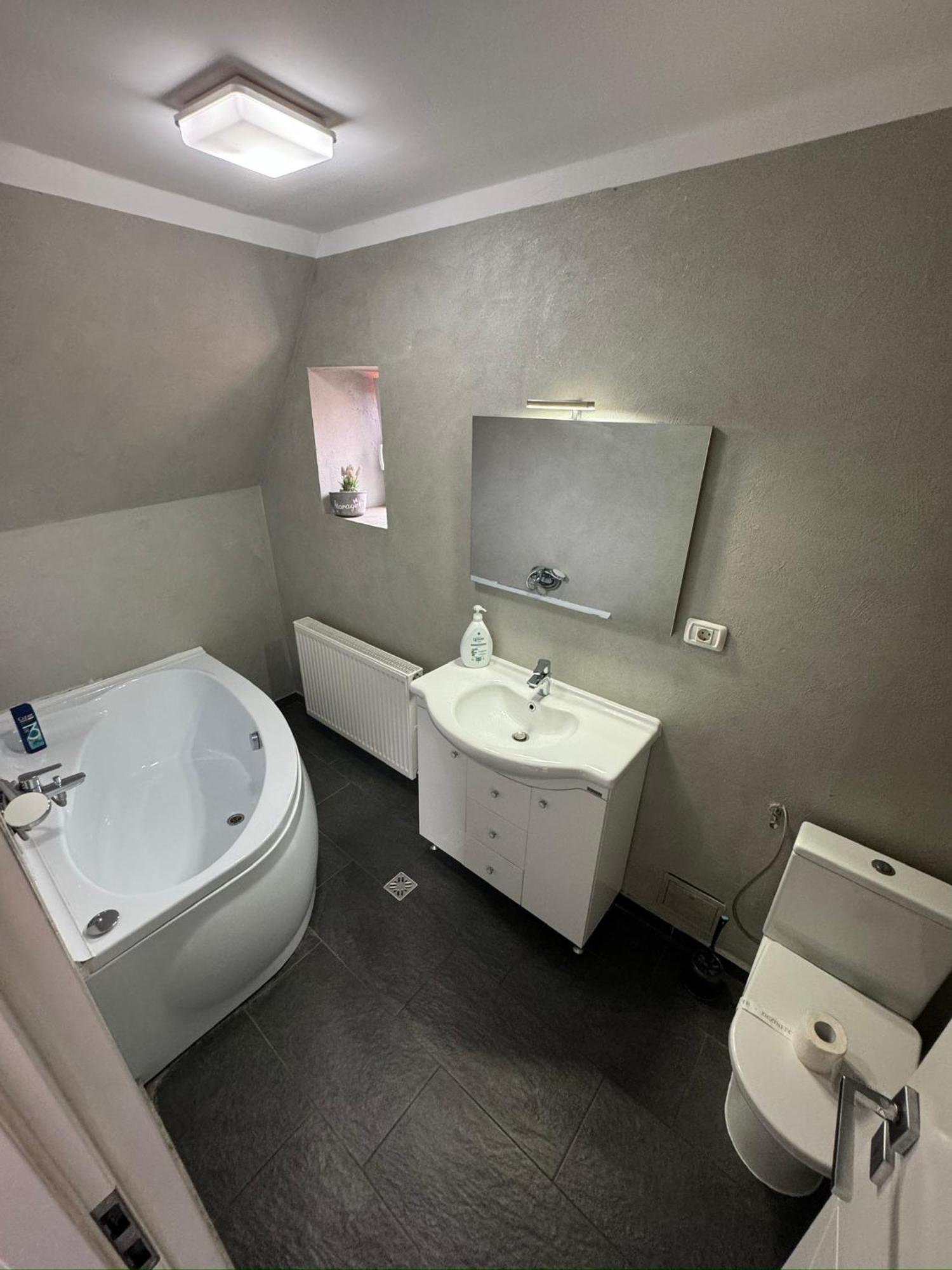 De Inchiriat Lucky House Apartment *
