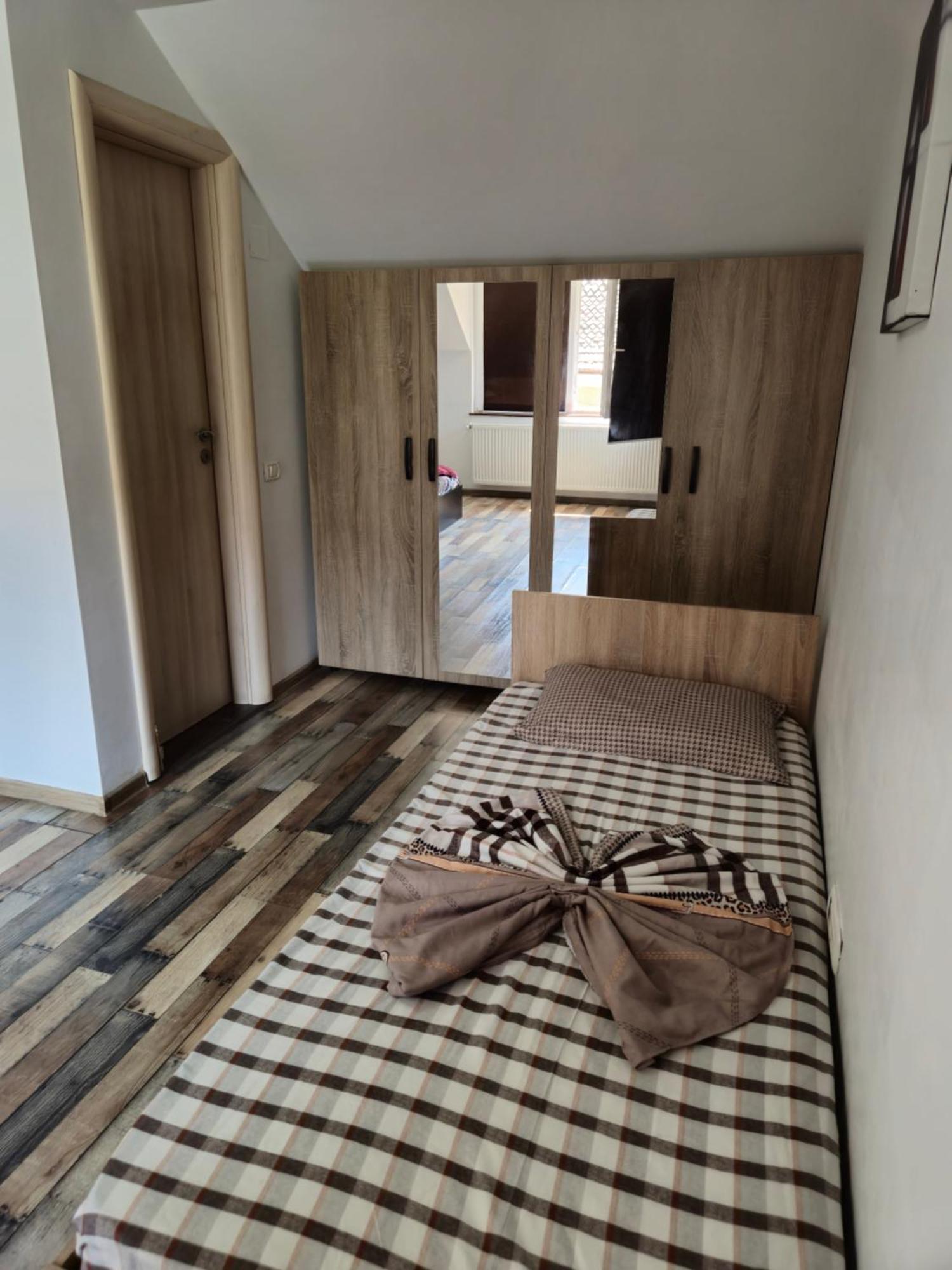 De Inchiriat Lucky House *