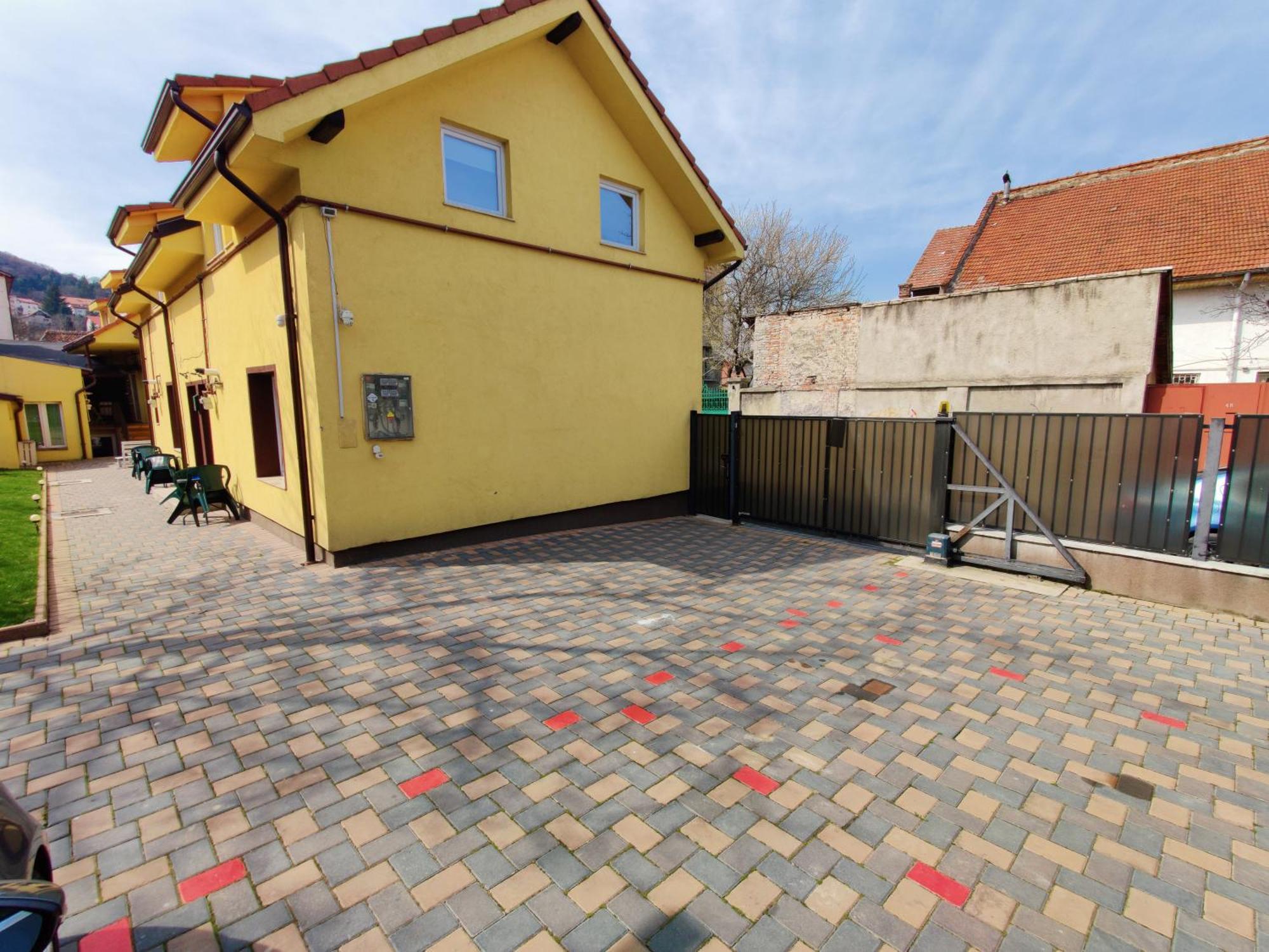 De Inchiriat Lucky House